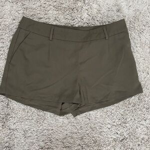 Express Size 6 Side Zip Knit Shorts Olive Green Front Pleats micro Hot Pants